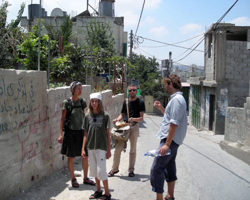 På gaden i Dehisheh, en flygtningelejr, som i dag er blevet en forstad til Betlehem
